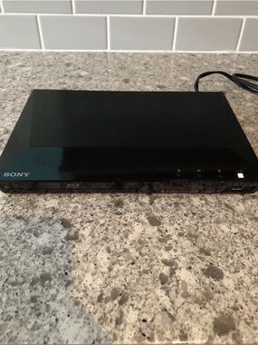 Sony Blu Ray/DVD Player - BDP-S3100, NO Remote